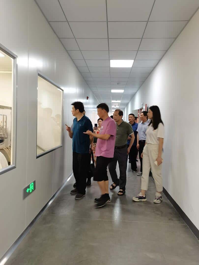 華中農(nóng)業(yè)大學國家微生物研究中心主任梁運祥教授、李友國教授等一行蒞臨旌德海昭生物指導工作